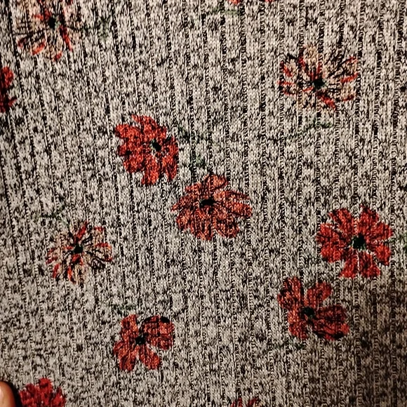 Size Large Ribbed Top - Picture 5 of 5